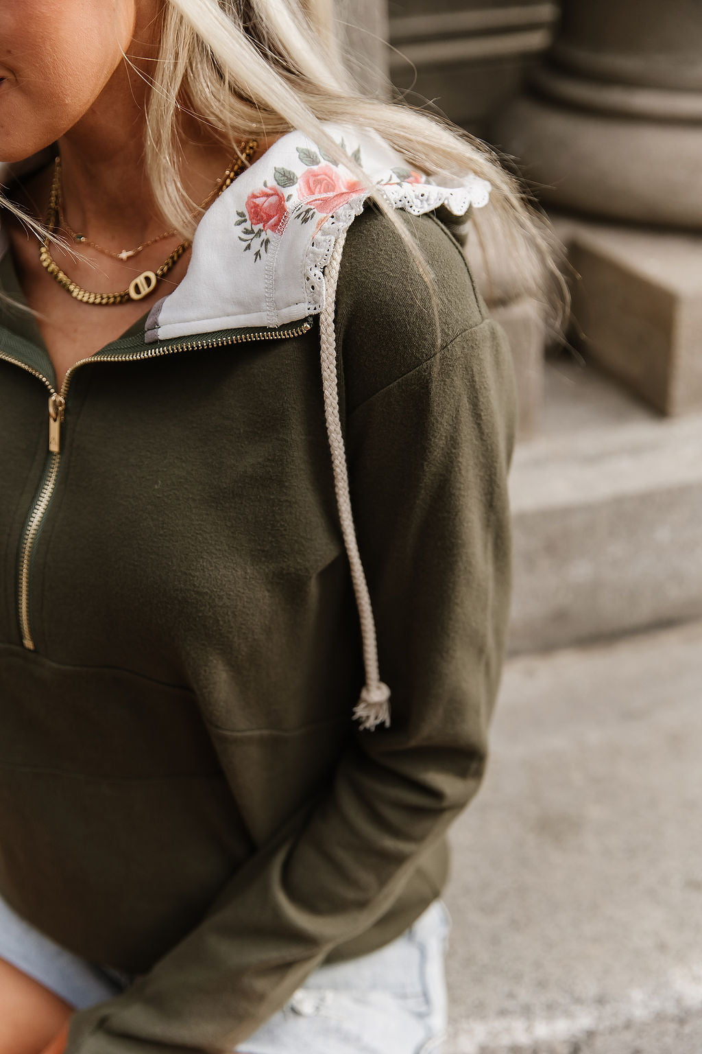 BEVIQUEEN HalfZip Sweatshirt - Lace Gardens