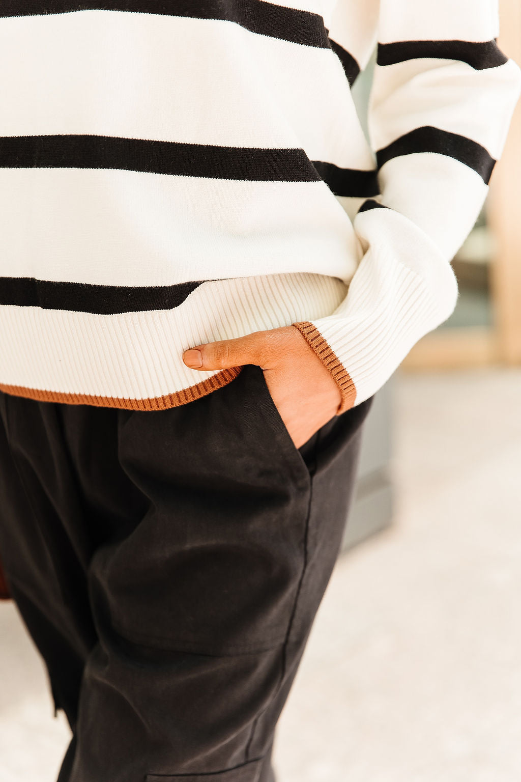 BEVIQUEEN Chic Stripe Sweater