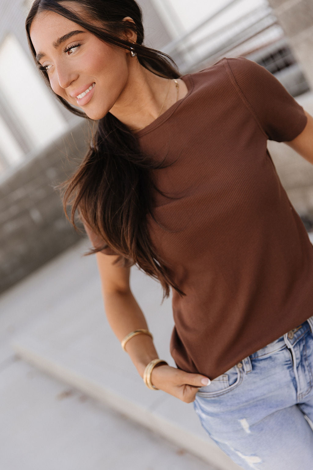 BEVIQUEEN Ribbed Lulu Tee - Coffee