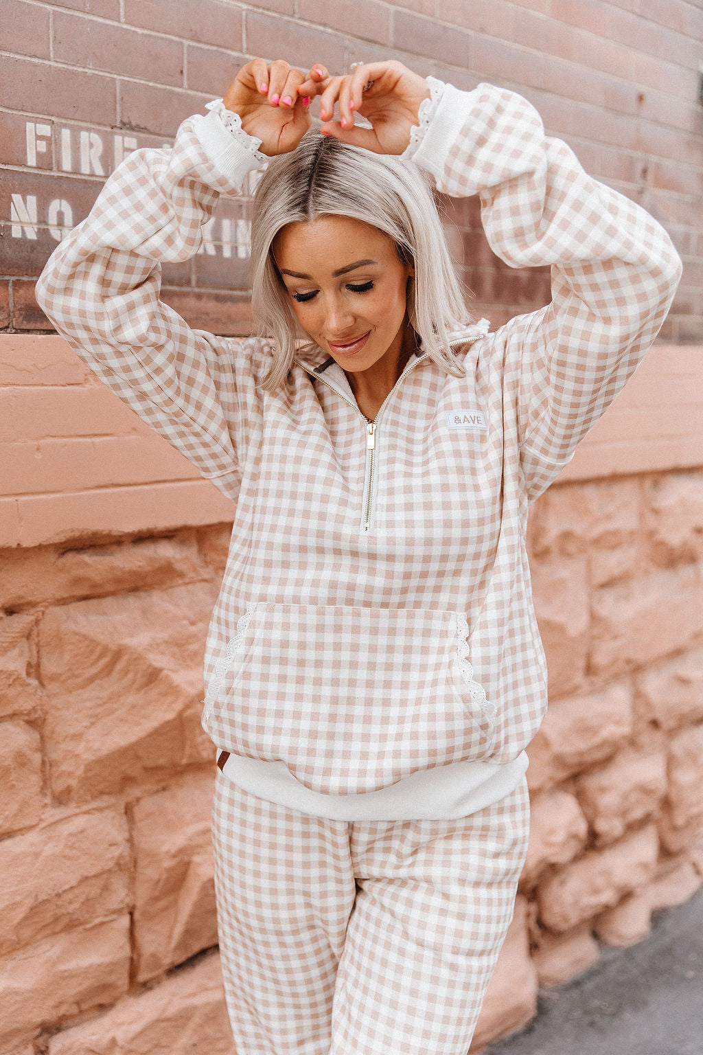BEVIQUEEN Comfort Zone HalfZip - Gingham Lace