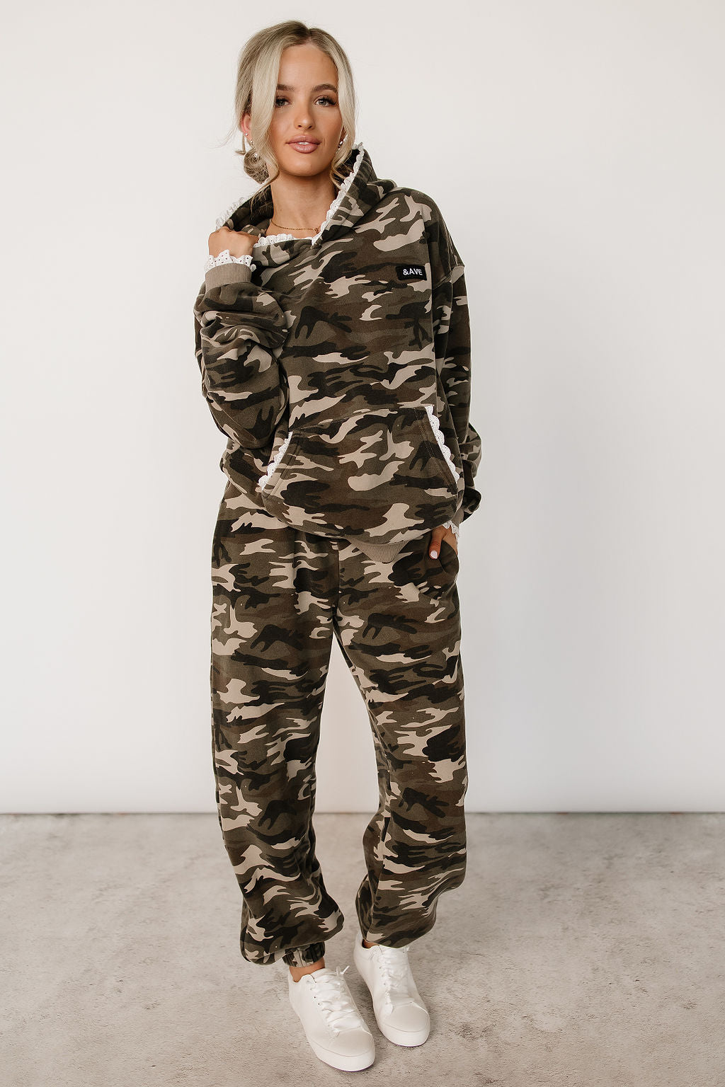 BEVIQUEEN Comfort Zone Joggers - Camo Lace
