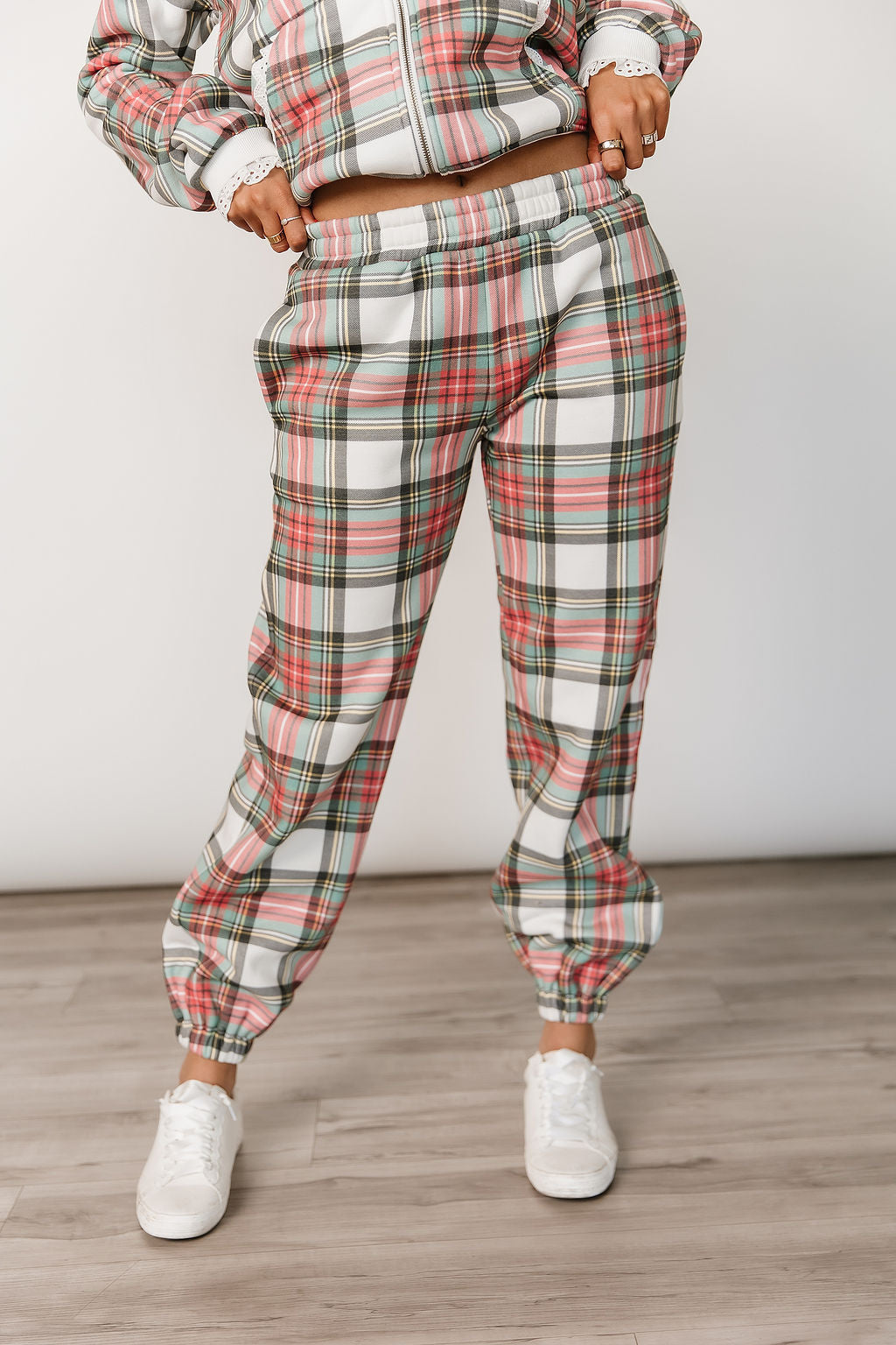BEVIQUEEN Comfort Zone Joggers - Warm Wishes