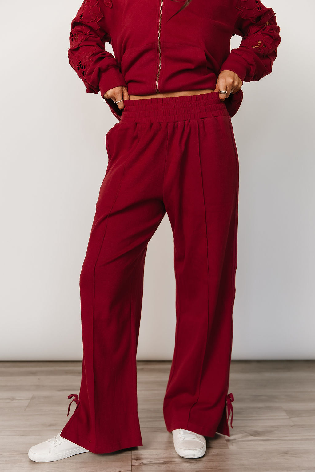 BEVIQUEEN Wide Leg Bow Comfs - Love Story Crimson