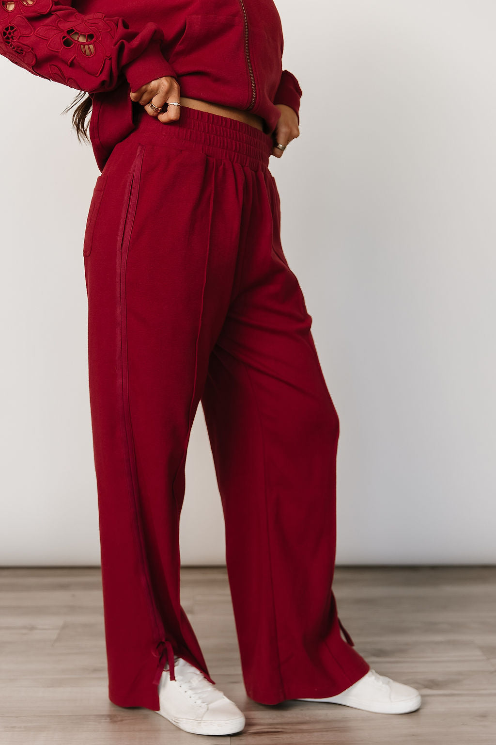 BEVIQUEEN Wide Leg Bow Comfs - Love Story Crimson