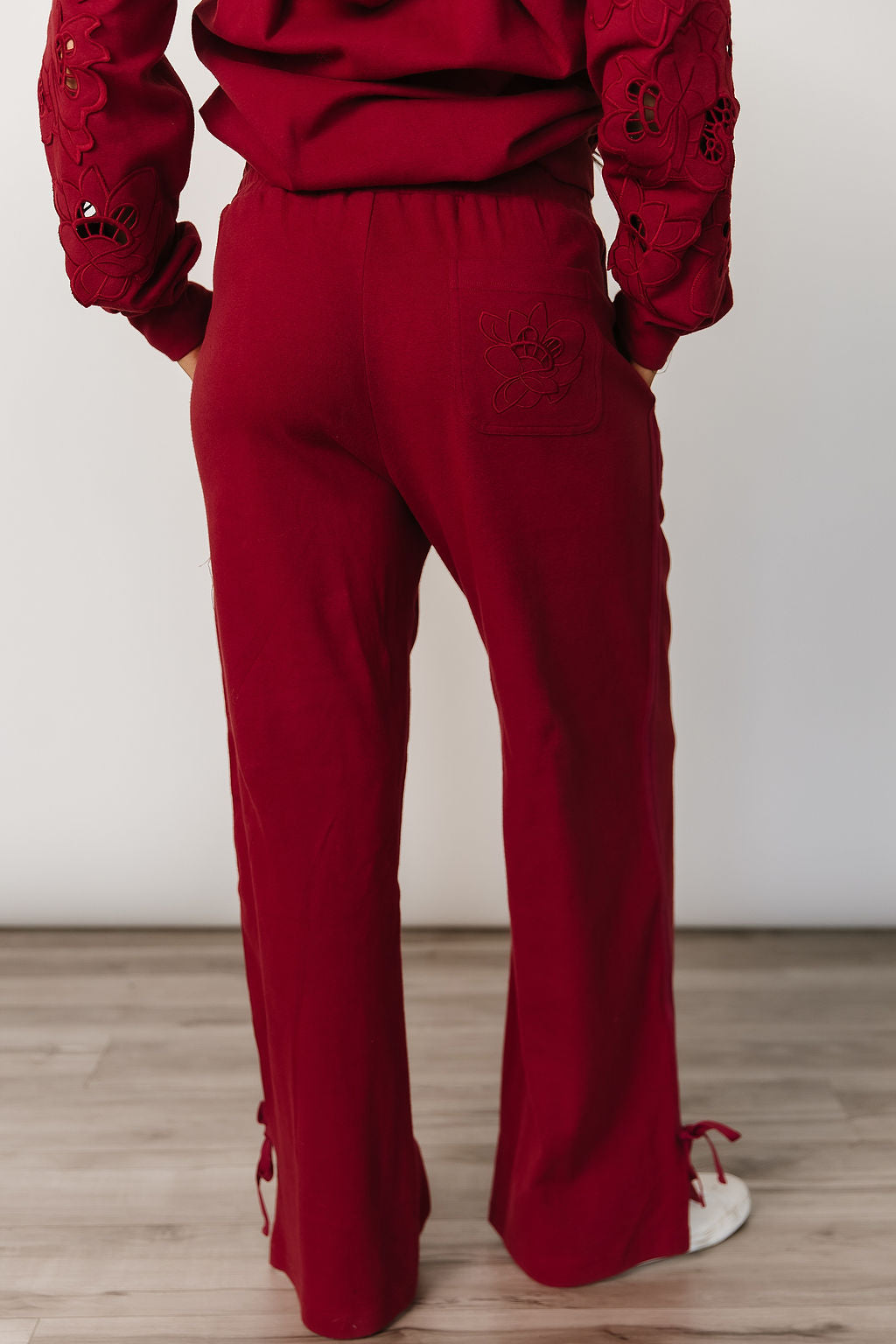 BEVIQUEEN Wide Leg Bow Comfs - Love Story Crimson