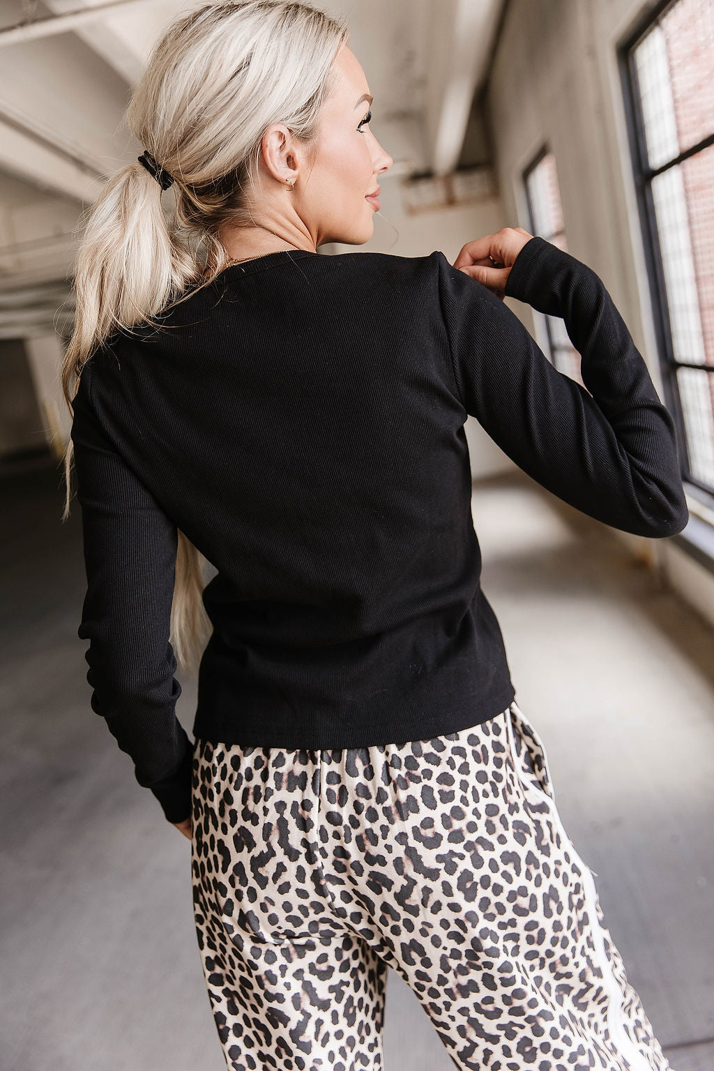 BEVIQUEEN Button Front Long Sleeve Lulu - Black