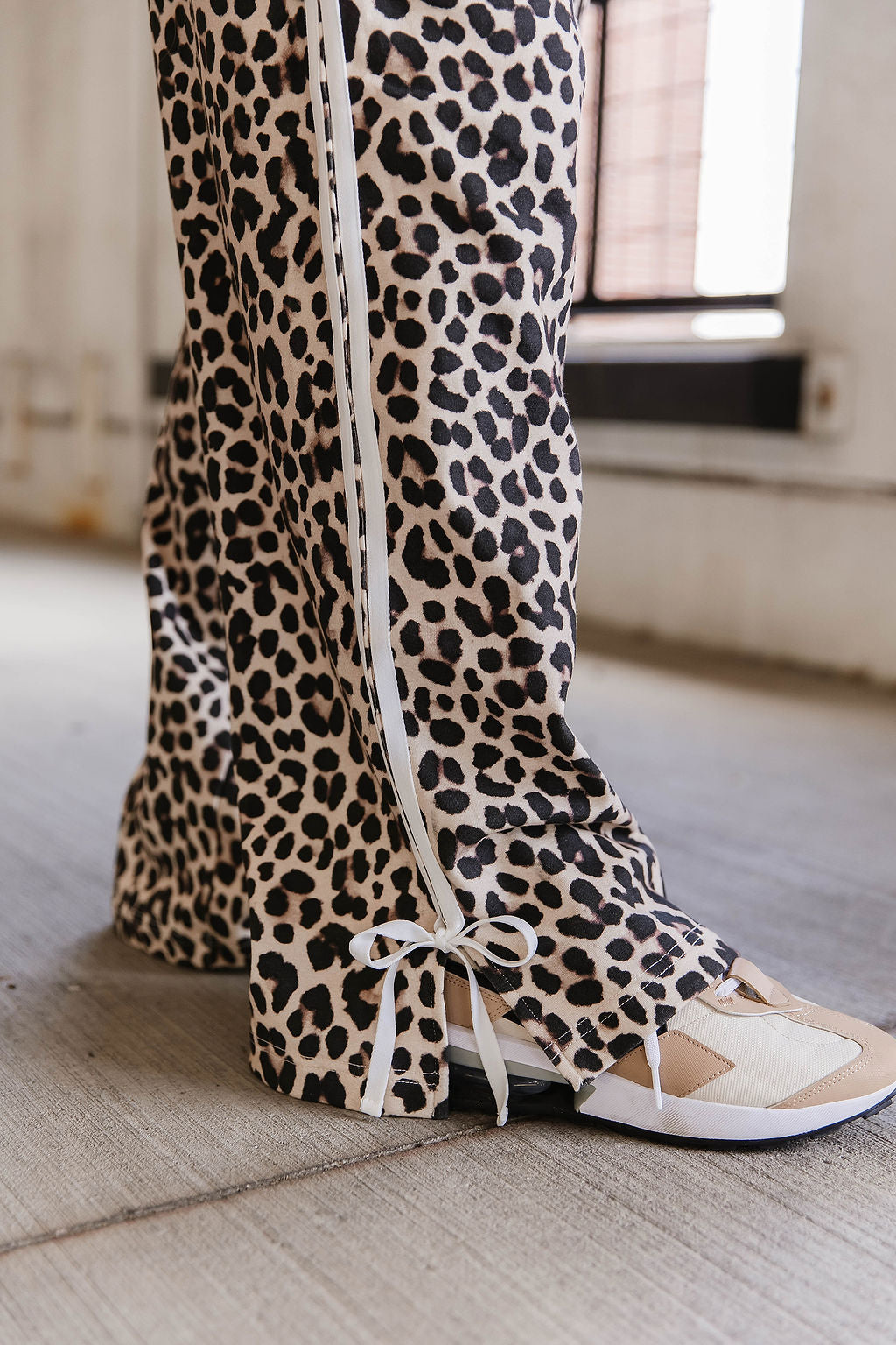 BEVIQUEEN Wide Leg Bow Comfs - Wild Card