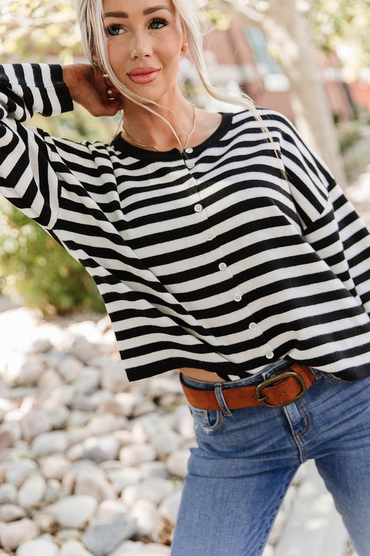 BEVIQUEEN Classic Cardigan - Fine Lines