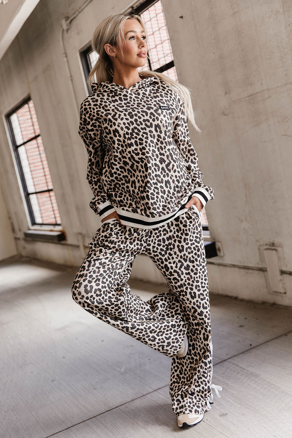 BEVIQUEEN Wide Leg Bow Comfs - Wild Card