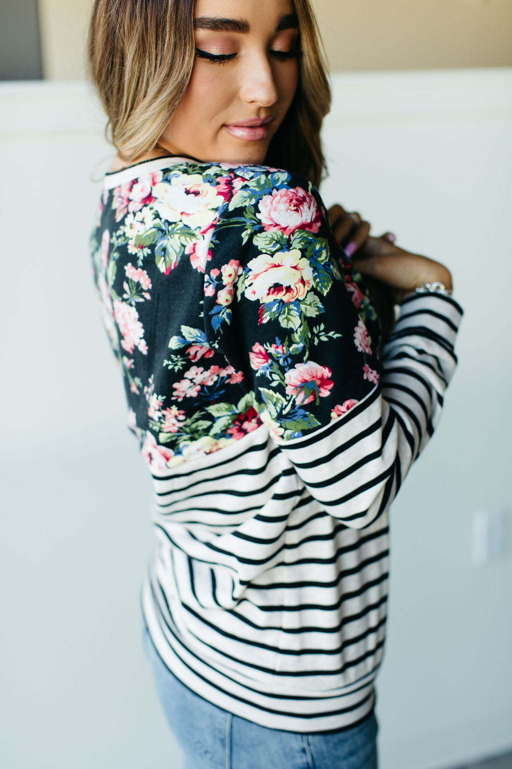 BEVIQUEEN Accent Pullover - Midnight Floral