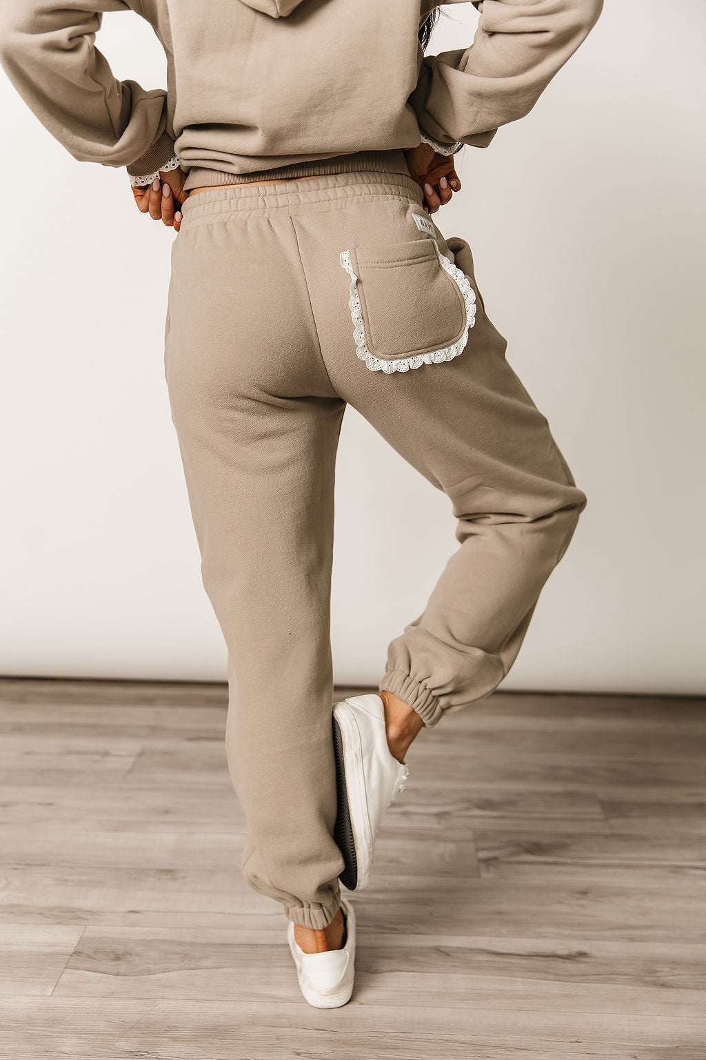 BEVIQUEEN Comfort Zone Joggers - Mocha Lace