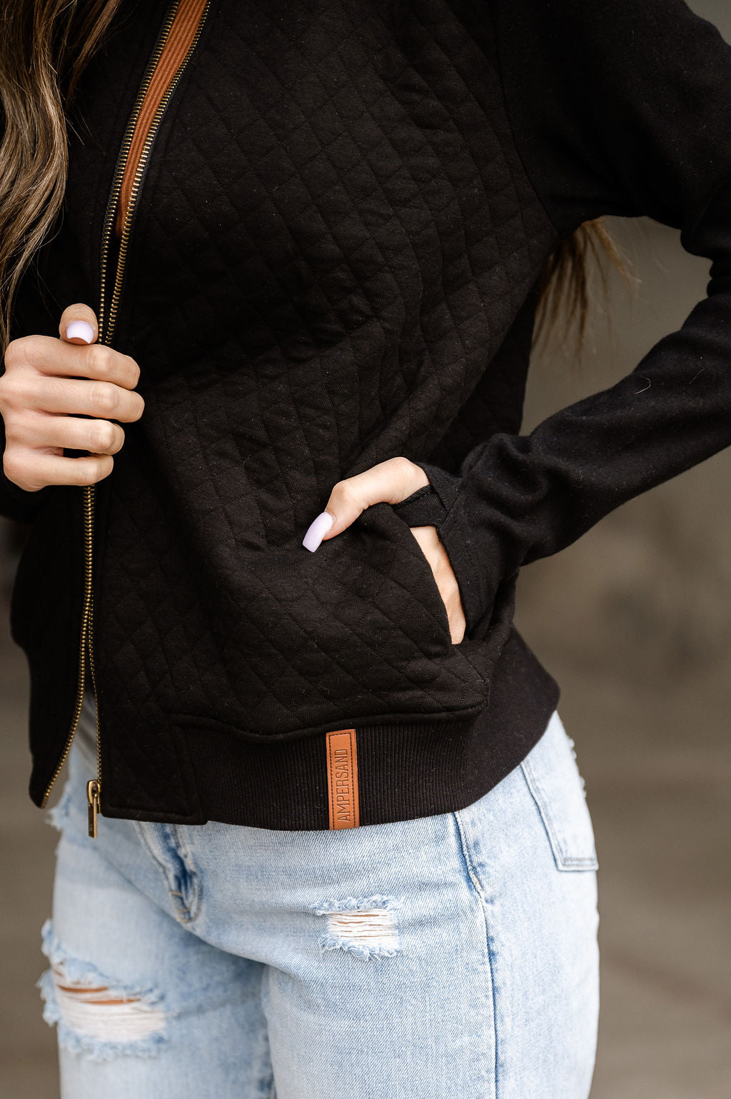 BEVIQUEEN Quilted Bomber - Black