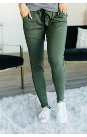 BEVIQUEEN Perfect Joggers - Olive