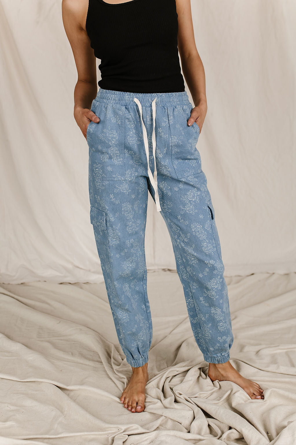 BEVIQUEEN Floral Denim Cargo Pants