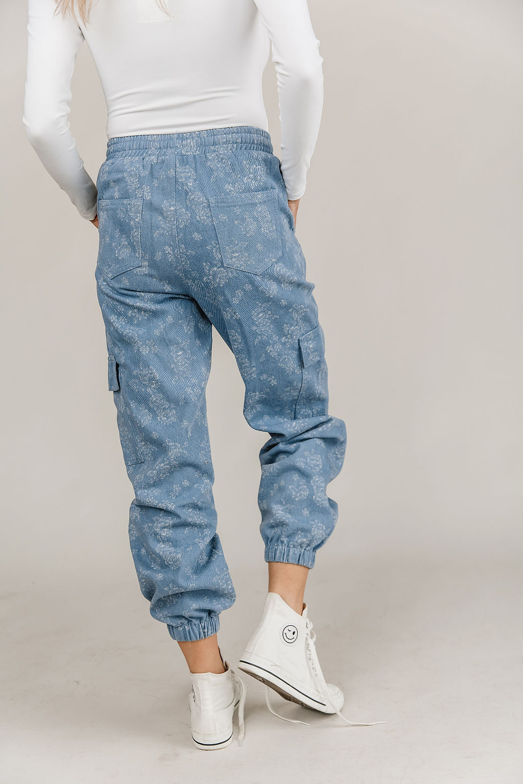 BEVIQUEEN Floral Denim Cargo Pants
