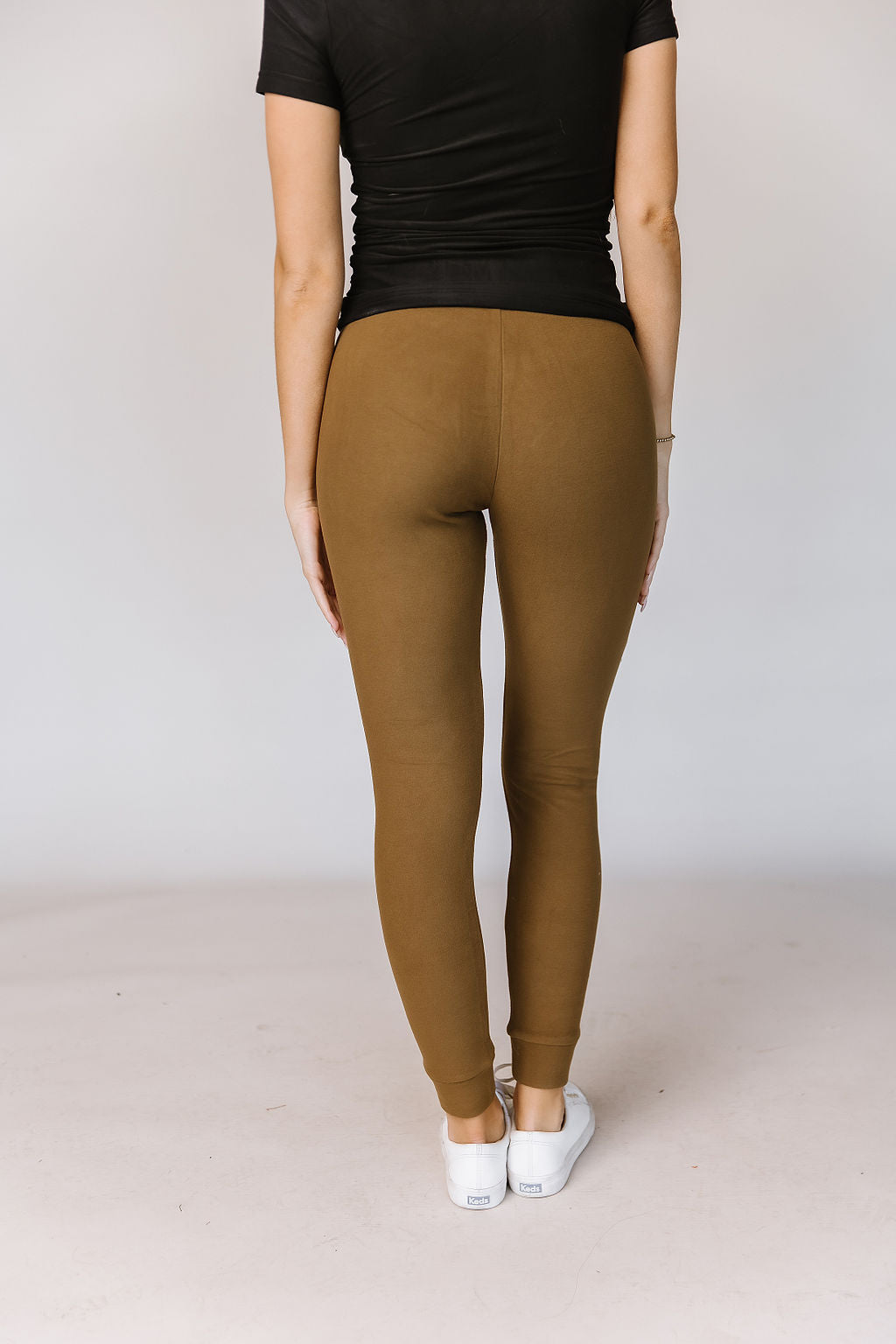 BEVIQUEEN Performance Fleece Joggers- Lemongrass