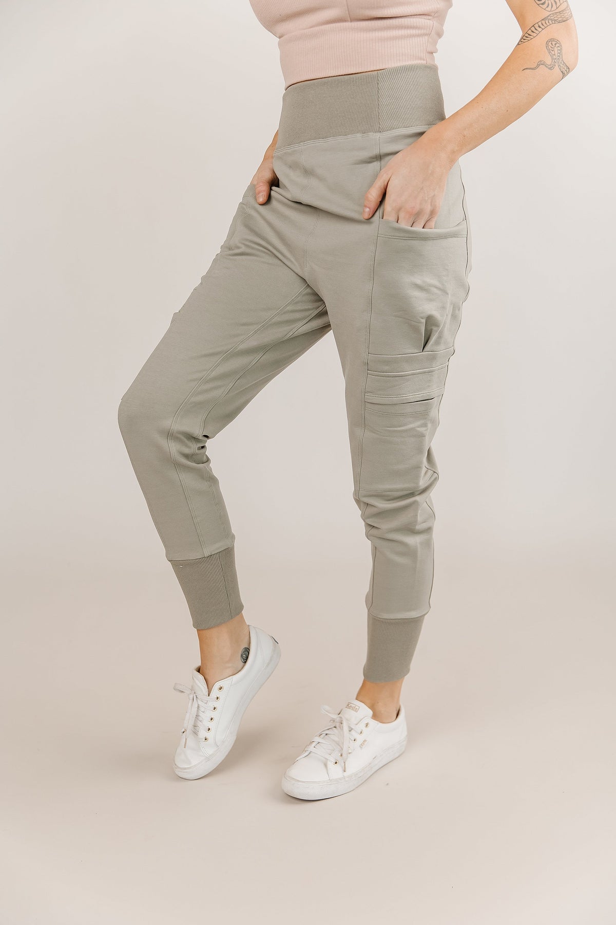 BEVIQUEEN Level Up Joggers- Sage