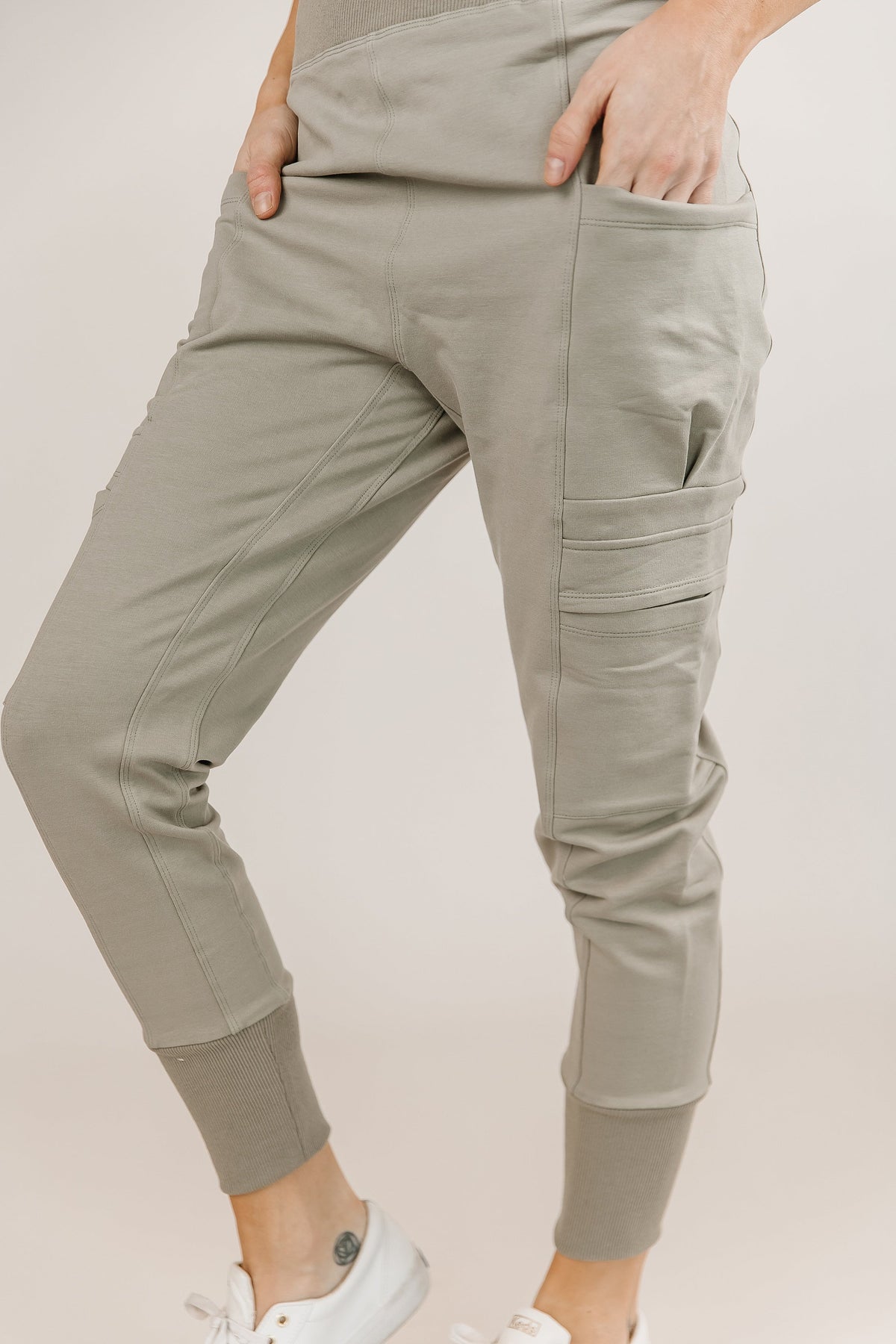 BEVIQUEEN Level Up Joggers- Sage