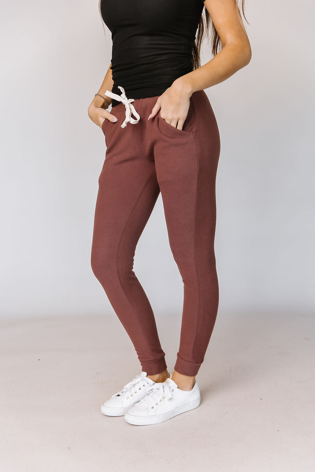 BEVIQUEEN Performance Fleece Joggers - Mahogany