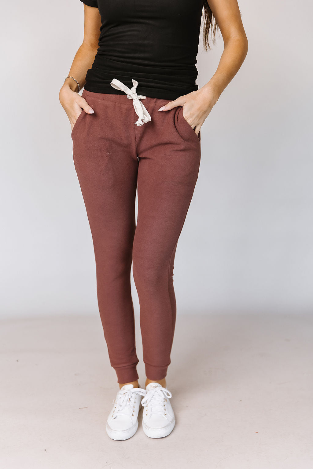 BEVIQUEEN Performance Fleece Joggers - Mahogany