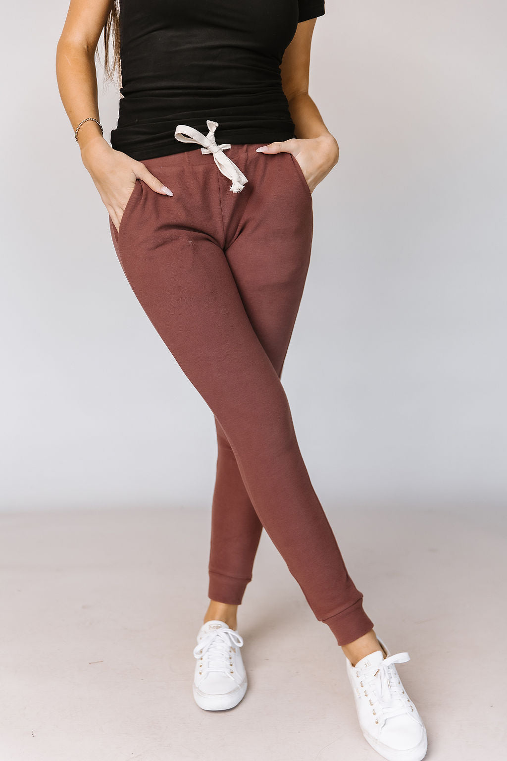 BEVIQUEEN Performance Fleece Joggers - Mahogany