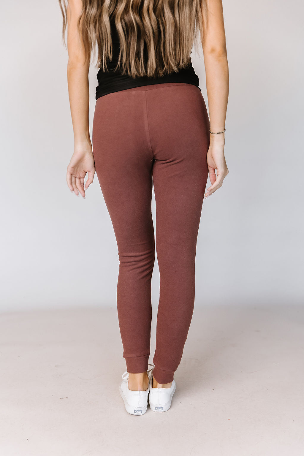 BEVIQUEEN Performance Fleece Joggers - Mahogany