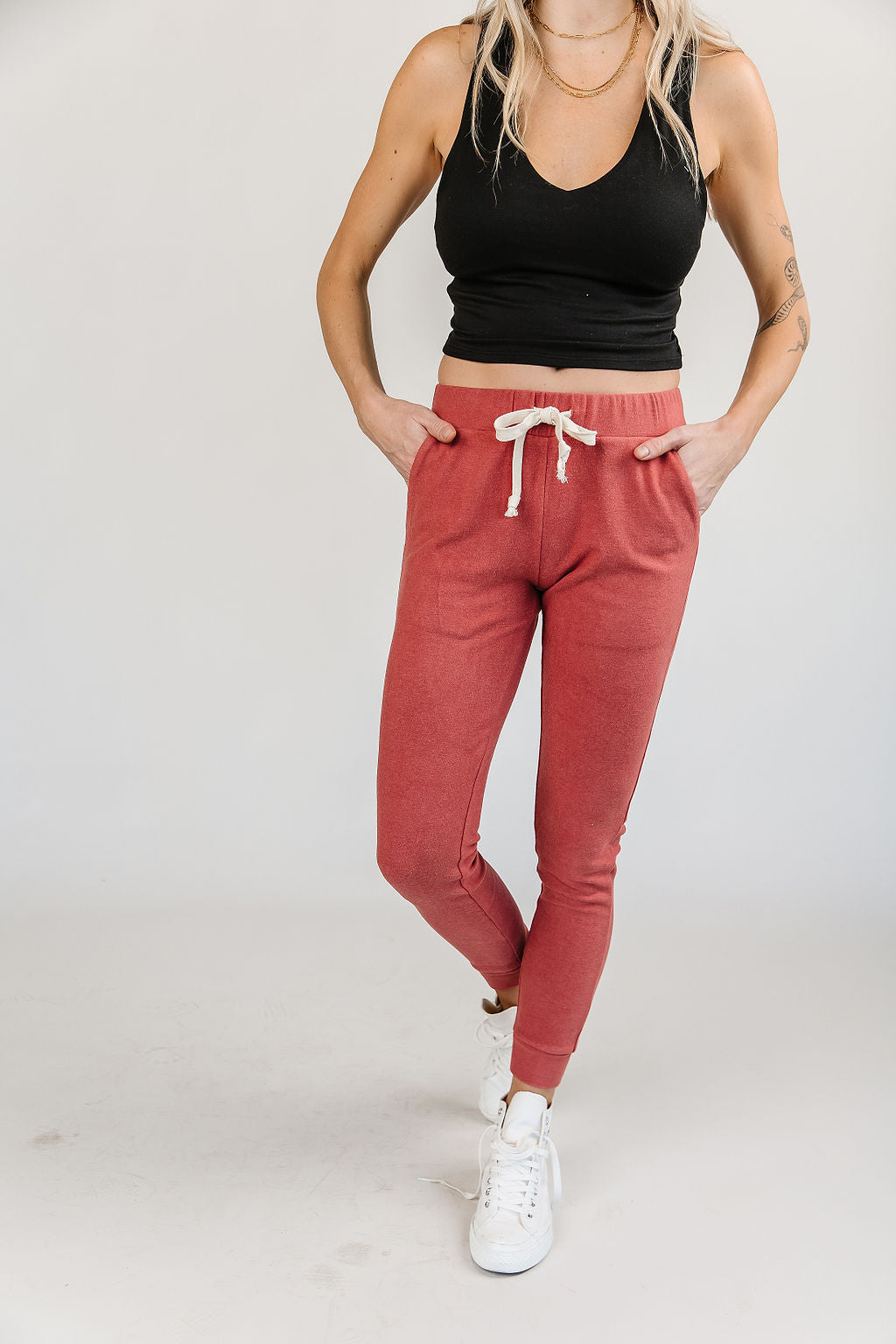 BEVIQUEEN Performance Fleece Joggers- Pomegranate