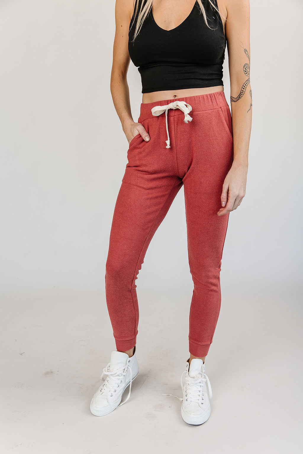 BEVIQUEEN Performance Fleece Joggers- Pomegranate