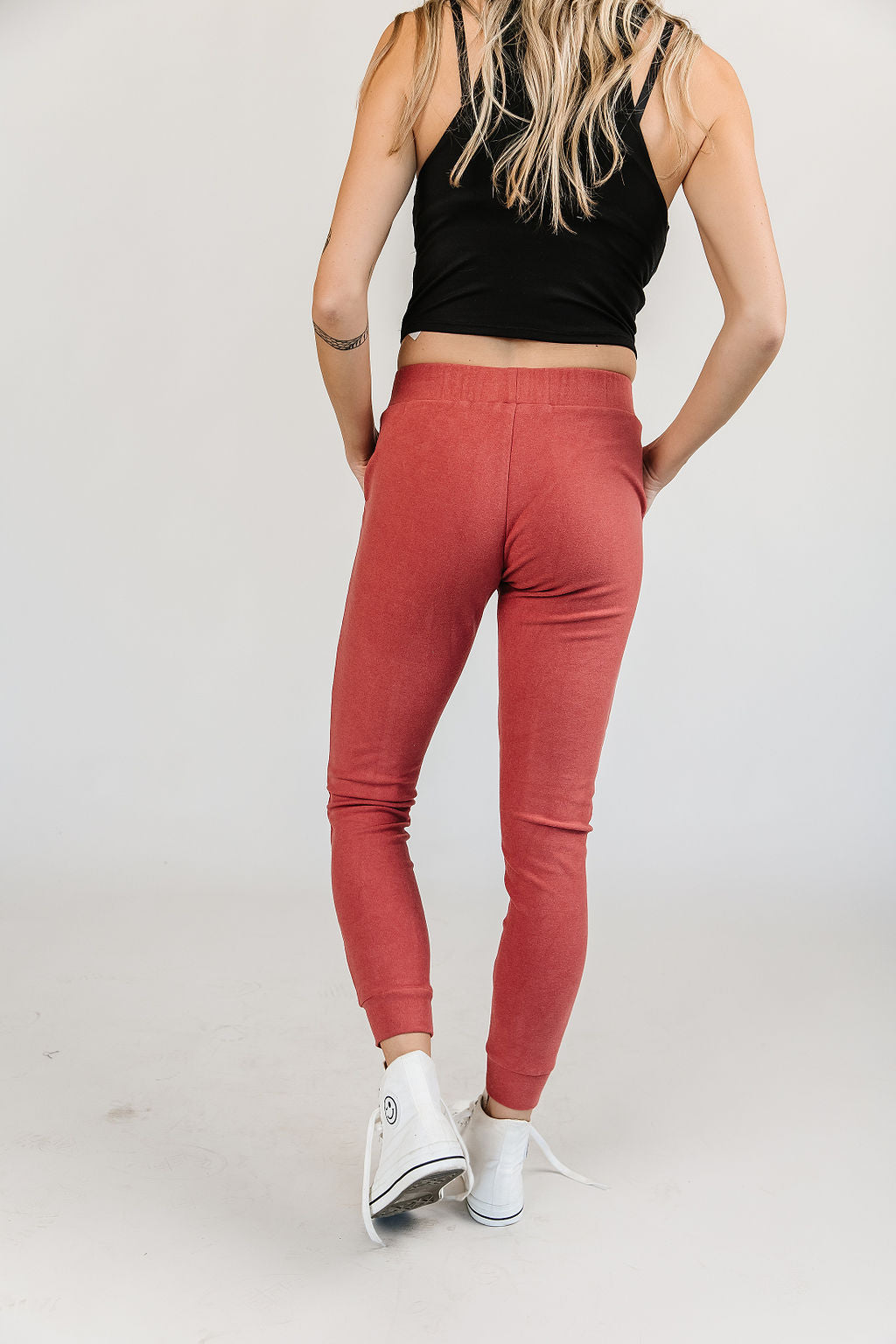 BEVIQUEEN Performance Fleece Joggers- Pomegranate