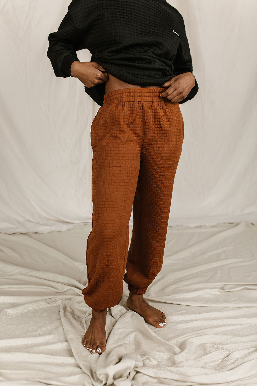 BEVIQUEEN Quilted Joggers- Copper