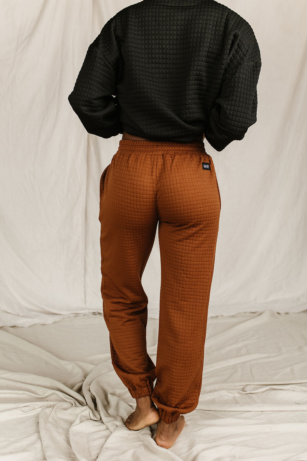 BEVIQUEEN Quilted Joggers- Copper