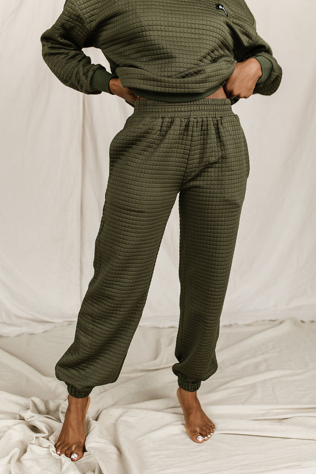 BEVIQUEEN Quilted Joggers - Olive
