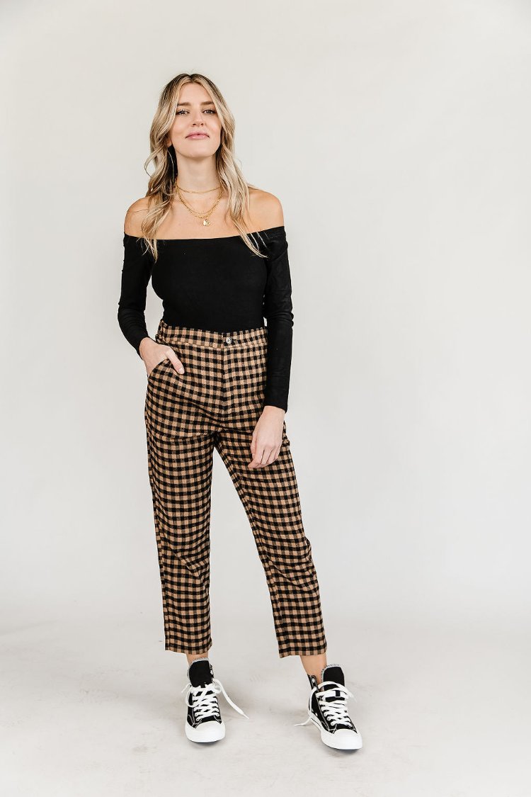 BEVIQUEEN Checked in Cropped Pants