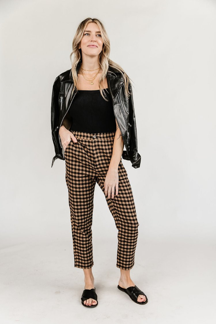 BEVIQUEEN Checked in Cropped Pants