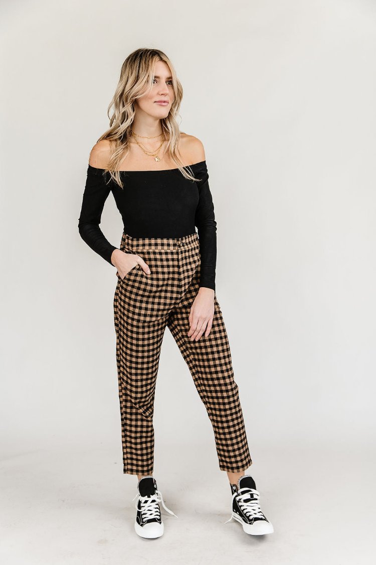 BEVIQUEEN Checked in Cropped Pants